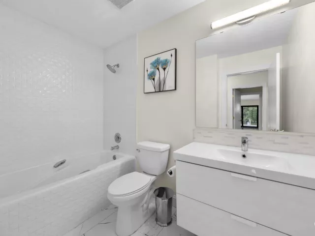 4-bedroom home for sale in Fort Lauderdale - 4406 SW 35th Avenue - MondialRealty