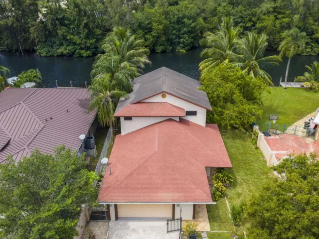 4-bedroom home for sale in Fort Lauderdale - 4406 SW 35th Avenue - MondialRealty