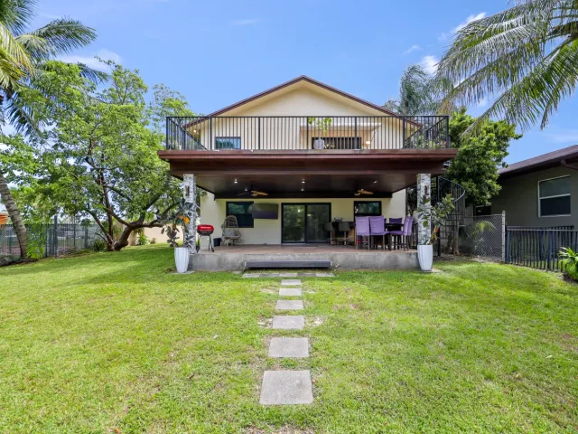 4-bedroom home for sale in Fort Lauderdale - 4406 SW 35th Avenue - MondialRealty