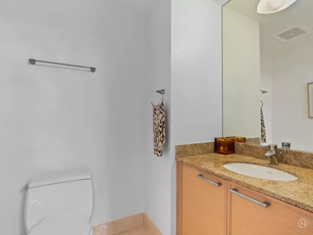1-bedroom condo for sale in Sunny Isles Beach - 16275 Collins Avenue 2403 - MondialRealty