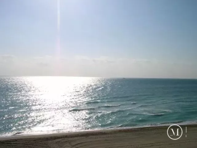1-bedroom condo for sale in Sunny Isles Beach - 16275 Collins Avenue 2403 - MondialRealty