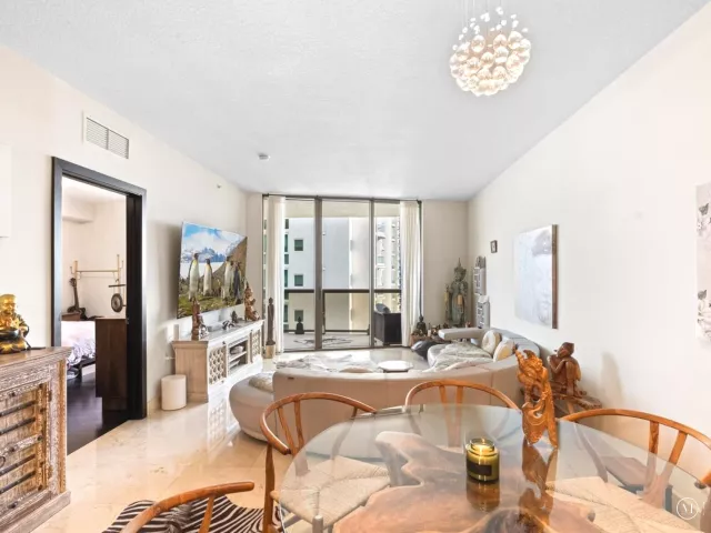1-bedroom condo for sale in Sunny Isles Beach - 16275 Collins Avenue 2403 - MondialRealty