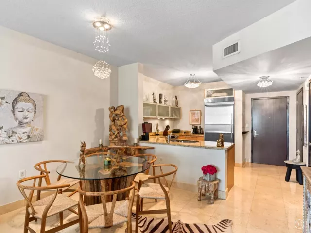 1-bedroom condo for sale in Sunny Isles Beach - 16275 Collins Avenue 2403 - MondialRealty