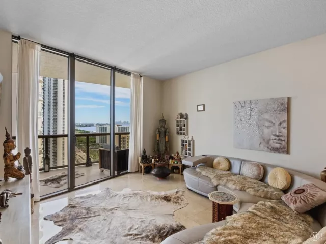 1-bedroom condo for sale in Sunny Isles Beach - 16275 Collins Avenue 2403 - MondialRealty