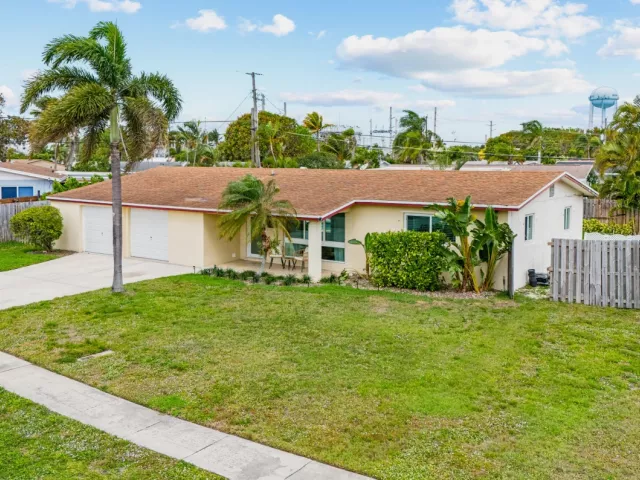 3-bedroom home for sale in Deerfield Beach - 5 SE 11th Court - MondialRealty