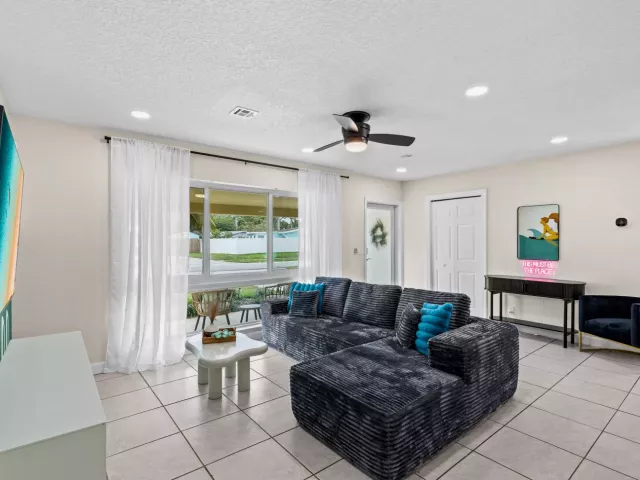 3-bedroom home for sale in Deerfield Beach - 5 SE 11th Court - MondialRealty