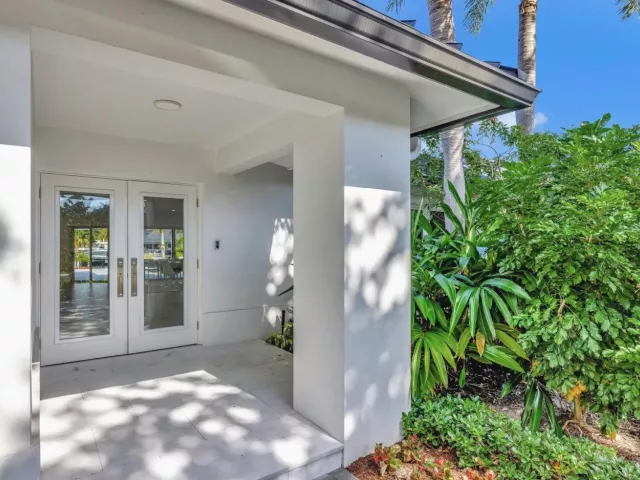 4-bedroom home for sale in Fort Lauderdale - 41 S COMPASS Drive - MondialRealty