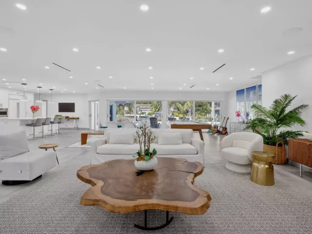 4-bedroom home for sale in Fort Lauderdale - 41 S COMPASS Drive - MondialRealty