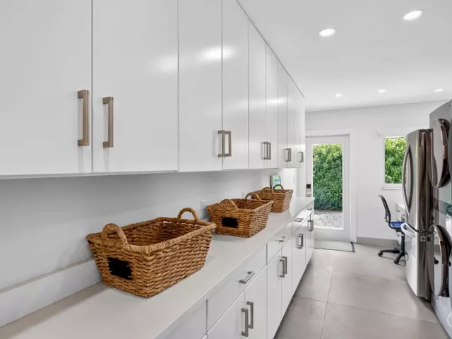 4-bedroom home for sale in Fort Lauderdale - 41 S COMPASS Drive - MondialRealty