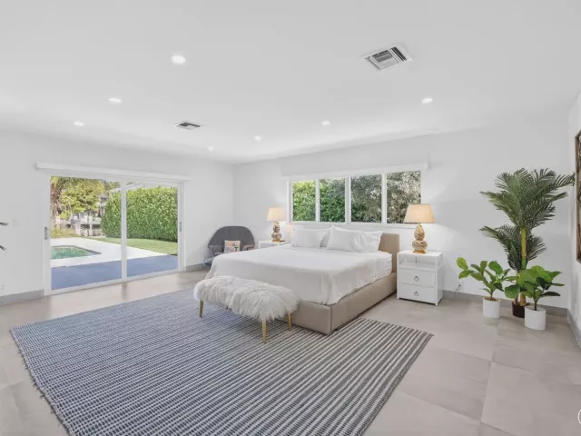 4-bedroom home for sale in Fort Lauderdale - 41 S COMPASS Drive - MondialRealty