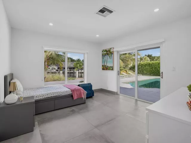 4-bedroom home for sale in Fort Lauderdale - 41 S COMPASS Drive - MondialRealty