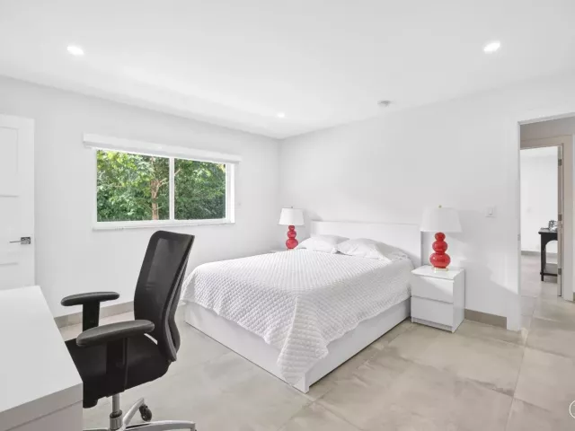 4-bedroom home for sale in Fort Lauderdale - 41 S COMPASS Drive - MondialRealty