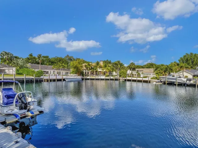 4-bedroom home for sale in Fort Lauderdale - 41 S COMPASS Drive - MondialRealty