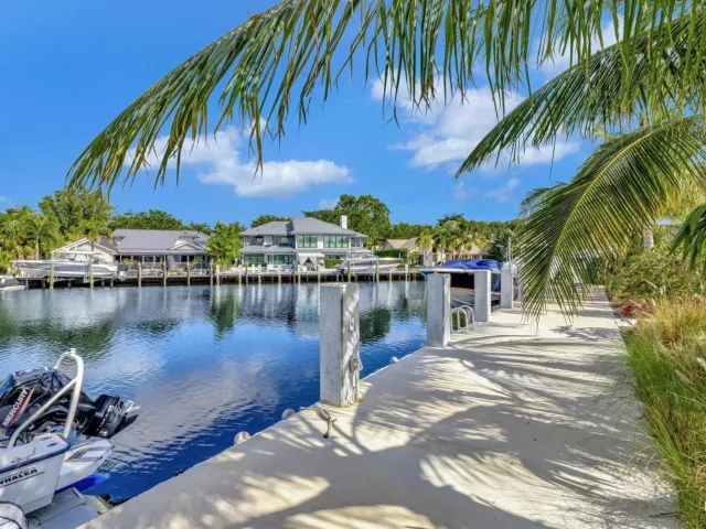 4-bedroom home for sale in Fort Lauderdale - 41 S COMPASS Drive - MondialRealty