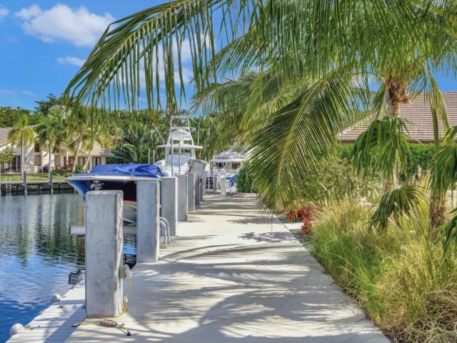 4-bedroom home for sale in Fort Lauderdale - 41 S COMPASS Drive - MondialRealty