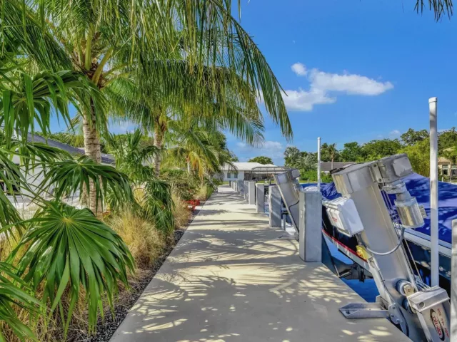 4-bedroom home for sale in Fort Lauderdale - 41 S COMPASS Drive - MondialRealty