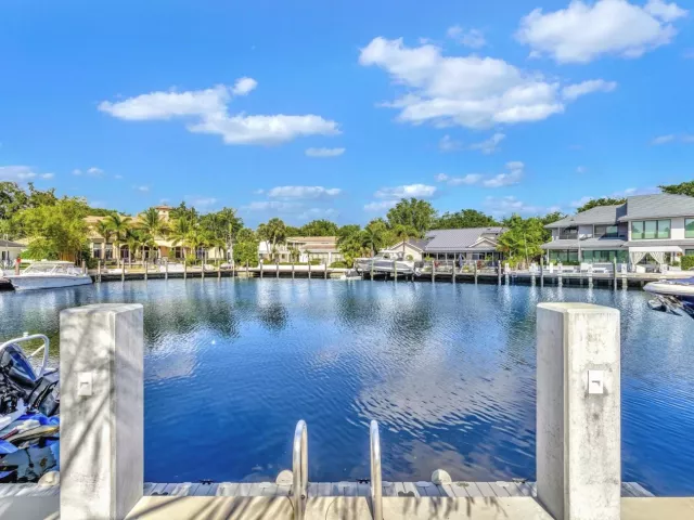 4-bedroom home for sale in Fort Lauderdale - 41 S COMPASS Drive - MondialRealty