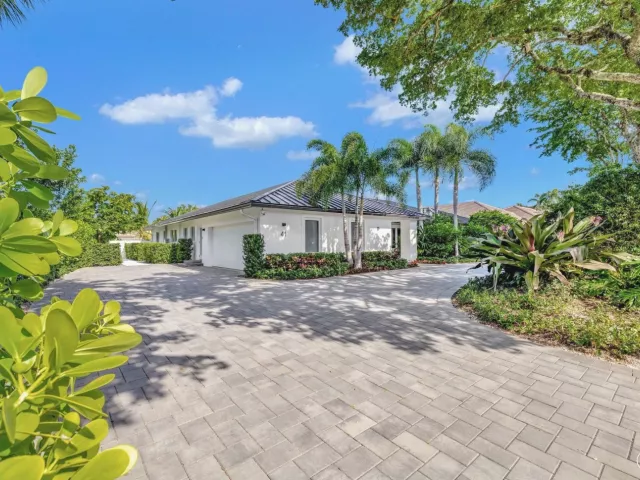 4-bedroom home for sale in Fort Lauderdale - 41 S COMPASS Drive - MondialRealty