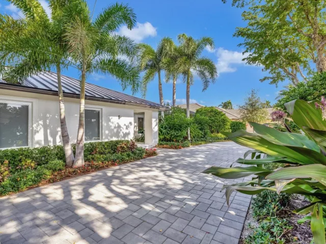 4-bedroom home for sale in Fort Lauderdale - 41 S COMPASS Drive - MondialRealty