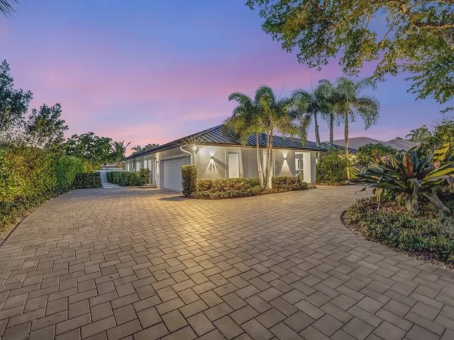 4-bedroom home for sale in Fort Lauderdale - 41 S COMPASS Drive - MondialRealty