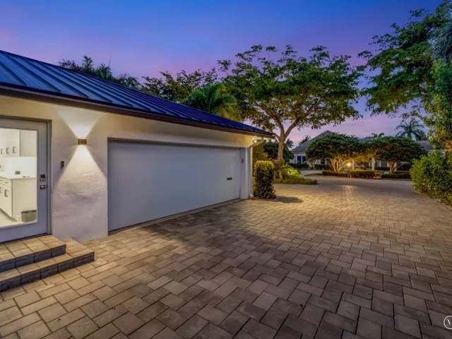 4-bedroom home for sale in Fort Lauderdale - 41 S COMPASS Drive - MondialRealty