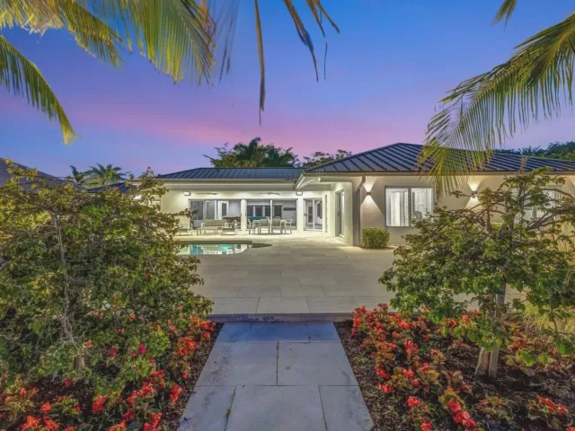 4-bedroom home for sale in Fort Lauderdale - 41 S COMPASS Drive - MondialRealty