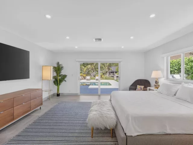 4-bedroom home for sale in Fort Lauderdale - 41 S COMPASS Drive - MondialRealty
