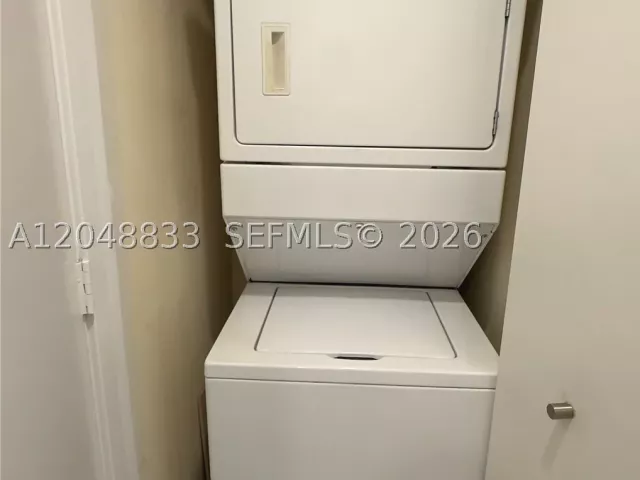 1-bedroom condo for rent in Miami - 901 Brickell Key Blvd 1102 - MondialRealty