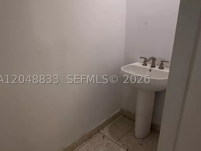 1-bedroom condo for rent in Miami - 901 Brickell Key Blvd 1102 - MondialRealty