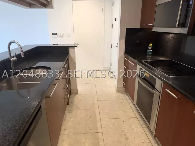 1-bedroom condo for rent in Miami - 901 Brickell Key Blvd 1102 - MondialRealty