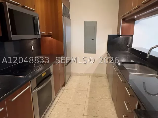 1-bedroom condo for rent in Miami - 901 Brickell Key Blvd 1102 - MondialRealty