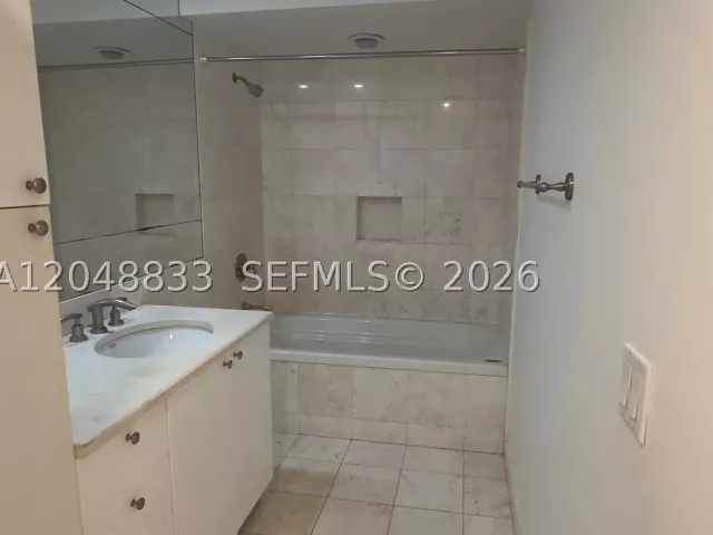 1-bedroom condo for rent in Miami - 901 Brickell Key Blvd 1102 - MondialRealty