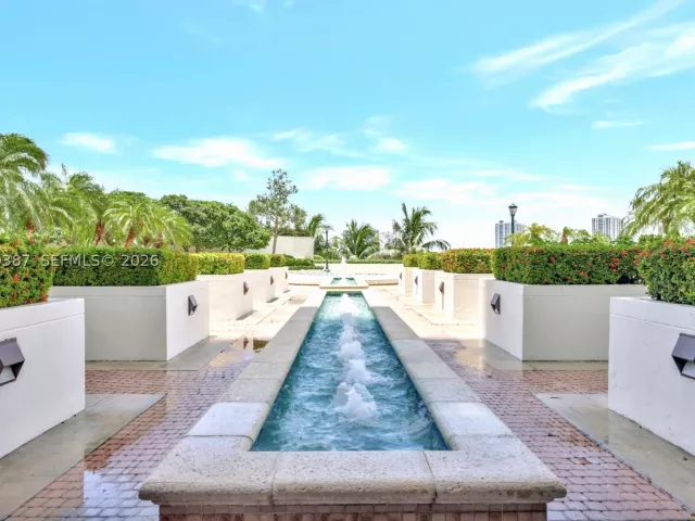 2-bedroom condo for rent in Aventura - 1000 Island Blvd 1510 - MondialRealty