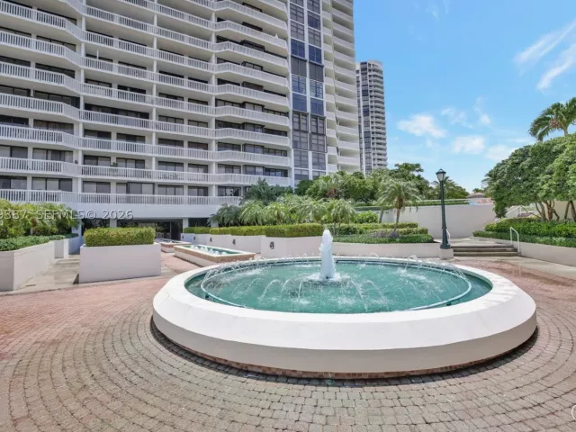 2-bedroom condo for rent in Aventura - 1000 Island Blvd 1510 - MondialRealty