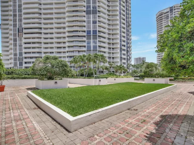 2-bedroom condo for rent in Aventura - 1000 Island Blvd 1510 - MondialRealty