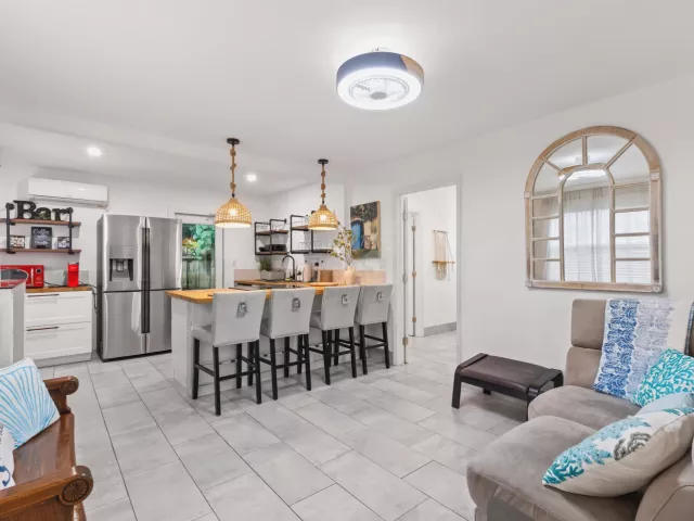 3-bedroom home for sale in Fort Lauderdale - 1521 SW 4th Avenue - MondialRealty