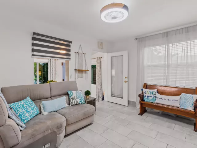 3-bedroom home for sale in Fort Lauderdale - 1521 SW 4th Avenue - MondialRealty