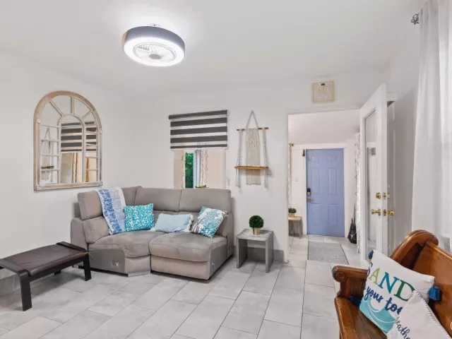3-bedroom home for sale in Fort Lauderdale - 1521 SW 4th Avenue - MondialRealty