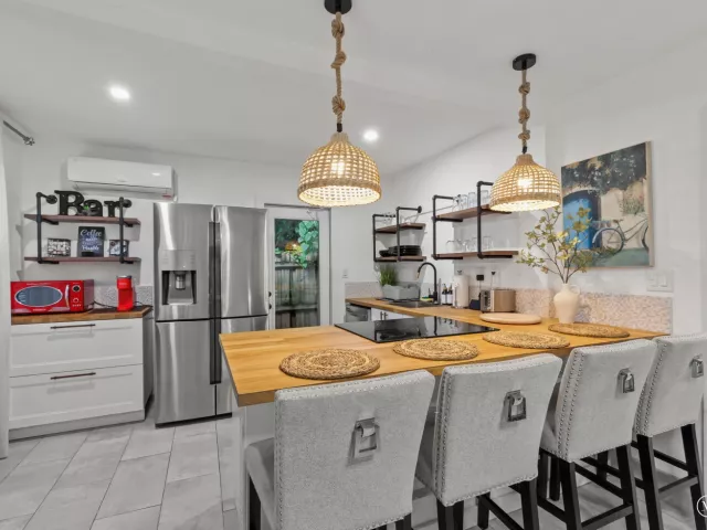 3-bedroom home for sale in Fort Lauderdale - 1521 SW 4th Avenue - MondialRealty