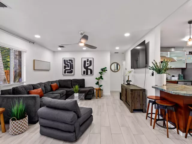 3-bedroom home for sale in Fort Lauderdale - 1521 SW 4th Avenue - MondialRealty
