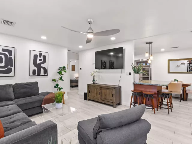 3-bedroom home for sale in Fort Lauderdale - 1521 SW 4th Avenue - MondialRealty