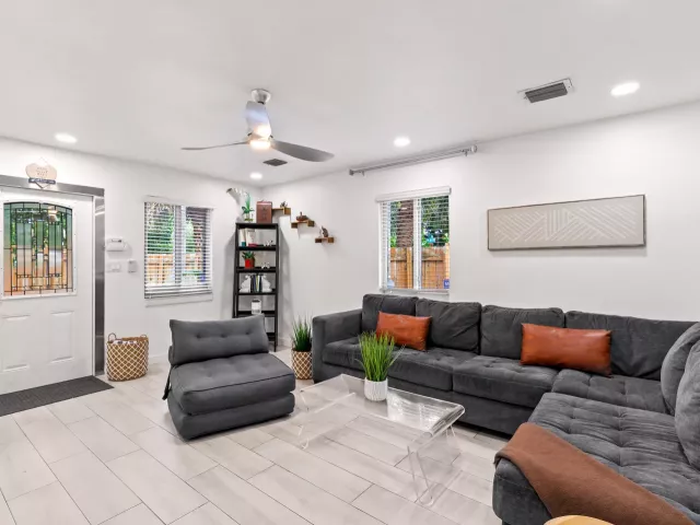 3-bedroom home for sale in Fort Lauderdale - 1521 SW 4th Avenue - MondialRealty