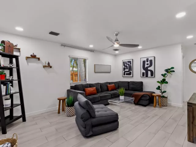 3-bedroom home for sale in Fort Lauderdale - 1521 SW 4th Avenue - MondialRealty