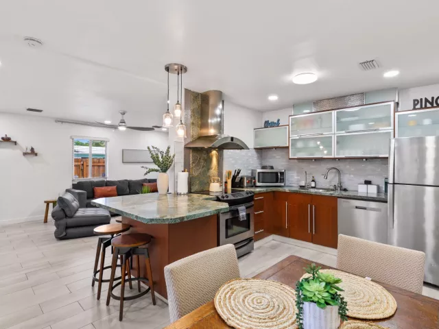 3-bedroom home for sale in Fort Lauderdale - 1521 SW 4th Avenue - MondialRealty