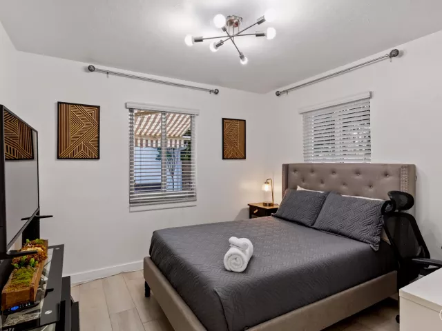 3-bedroom home for sale in Fort Lauderdale - 1521 SW 4th Avenue - MondialRealty