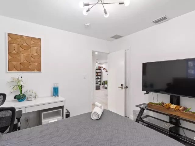 3-bedroom home for sale in Fort Lauderdale - 1521 SW 4th Avenue - MondialRealty