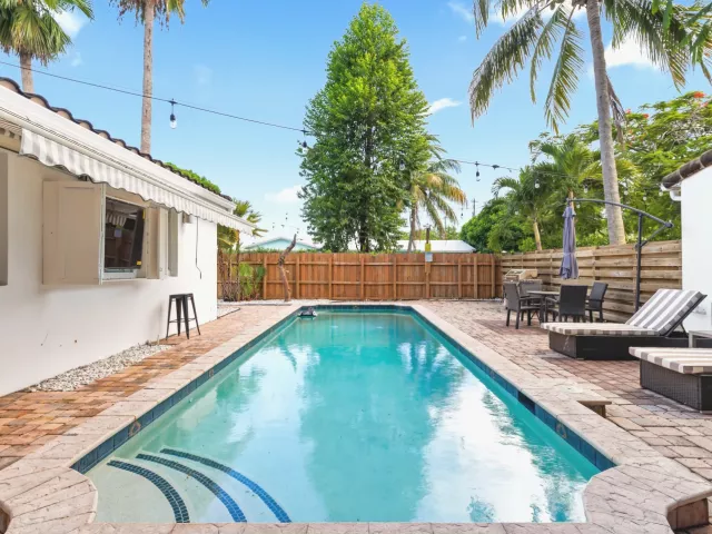 3-bedroom home for sale in Fort Lauderdale - 1521 SW 4th Avenue - MondialRealty