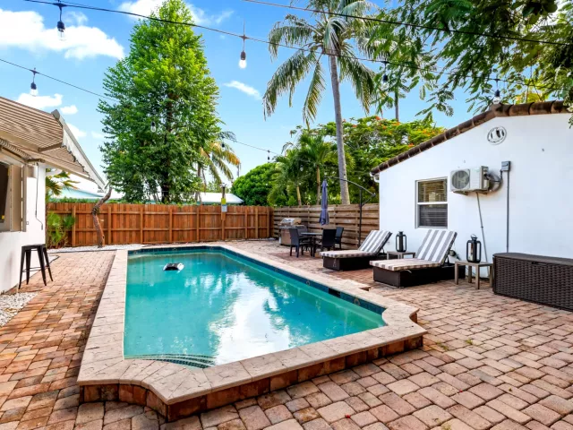 3-bedroom home for sale in Fort Lauderdale - 1521 SW 4th Avenue - MondialRealty