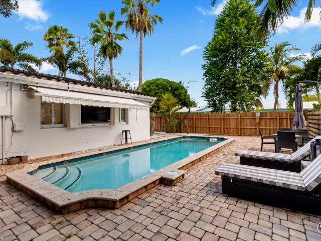 3-bedroom home for sale in Fort Lauderdale - 1521 SW 4th Avenue - MondialRealty