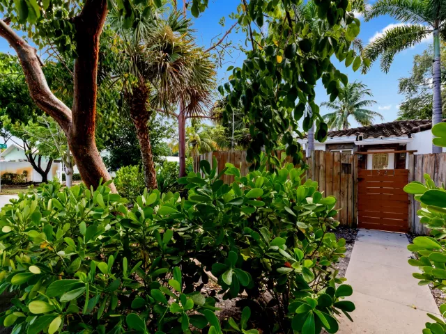 3-bedroom home for sale in Fort Lauderdale - 1521 SW 4th Avenue - MondialRealty